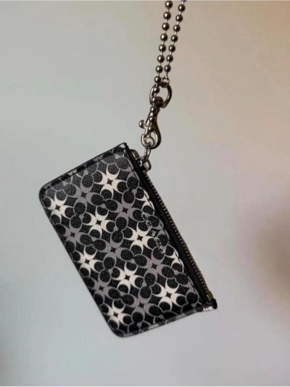 coach black & white signature pattern card holder with chain